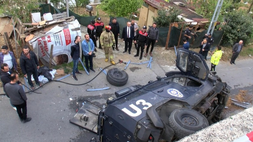 İstanbul Sarıyer'de polis zırhlı aracı takla atarak kaza yaptı