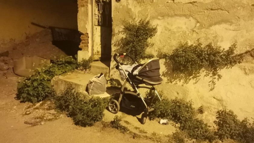İzmir'de korkunç olay! Kucağında bebeğiyle defalarca bıçaklandı