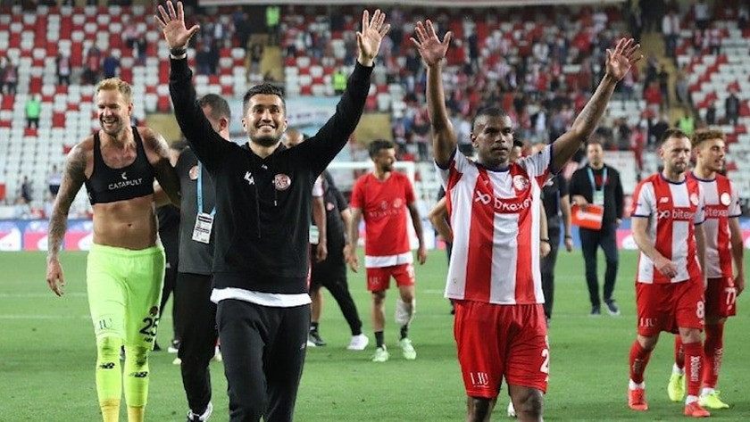 Antalyaspor en uzun süre yenilmezlik rekorunu kırdı!