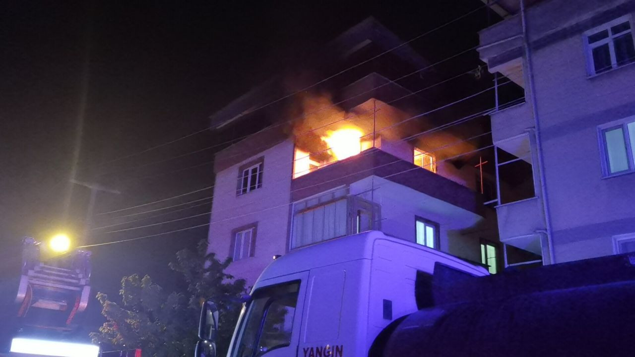Alev alev yanan evini gözyaşıları içerisinde izledi! video - Sayfa 2