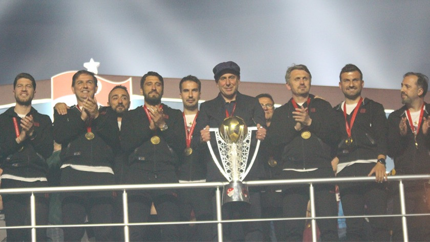 Trabzonspor kupa töreniyle şampiyonluk kupasına kavuştu!