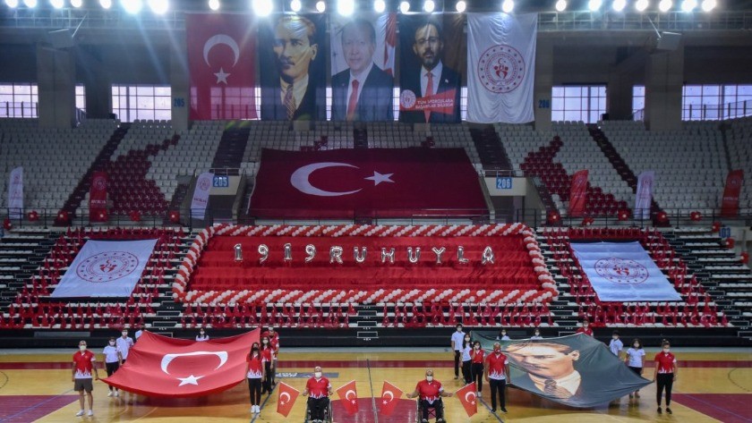 Milli sporcular, 19 Mayıs Atatürk'ü Anma Gençlik ve Spor Bayramı'nı kutladı