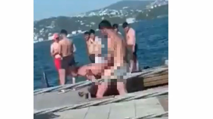 İstanbul Boğazı'nda rezalet! Kaldırımda cinsel ilişkiye girdiler
