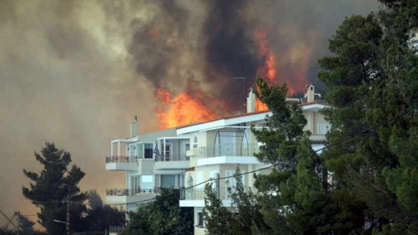 Yunanistan'da korkutucu yangın! Tahliyeler sürüyor