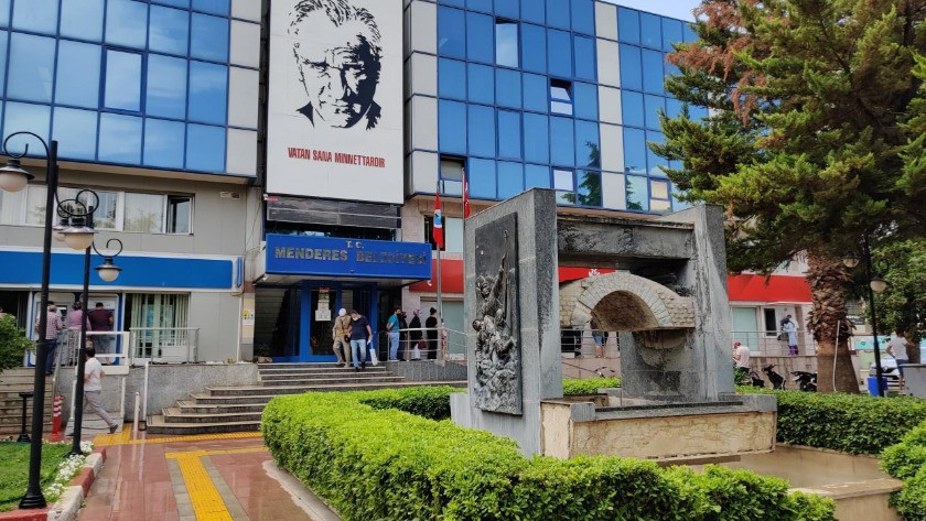 İzmir'de rüşvet iddiası! Menderes Belediye Başkanı gözaltına alındı
