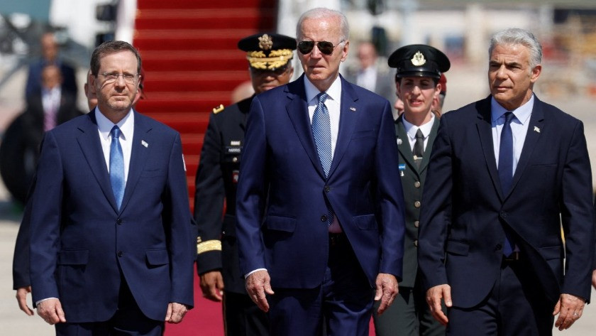 ABD Başkanı Joe Biden uçaktan indikten sonra ne yapacağını bilemedi!