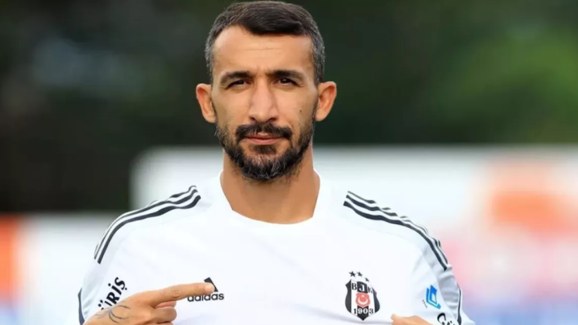 Milli futbolcu Mehmet Topal'dan şok karar!