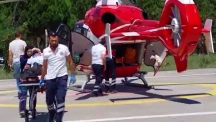 Tarlada hastalanan köylünün yardımına ambulans helikopter yetişti!