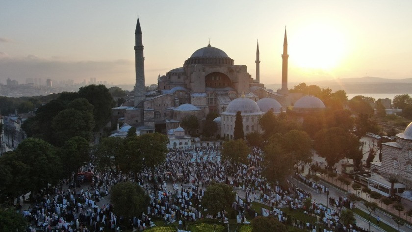 Erdoğan'dan ziyaretçi akını yaşanan Ayasofya Camii ile ilgili paylaşım