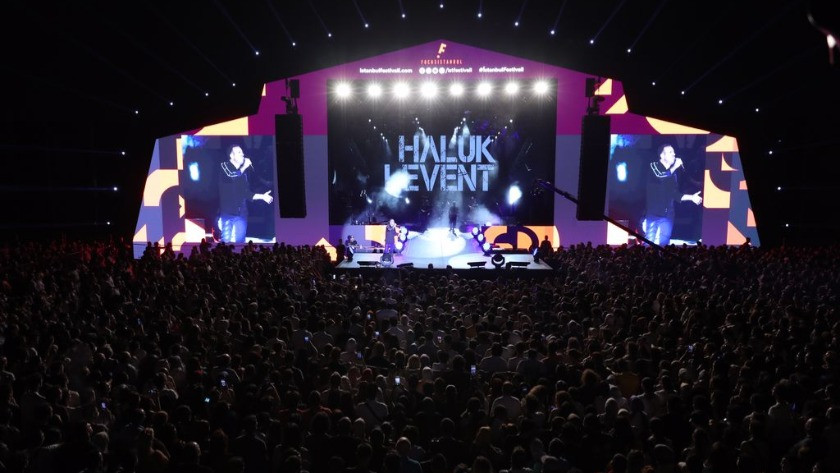 65 Bin müzik sever Haluk Levent'e eşlik etti!