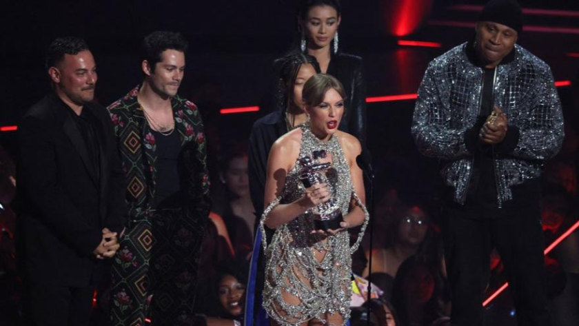 Taylor Swift, MTV müzik ödüllerine damga vurdu!