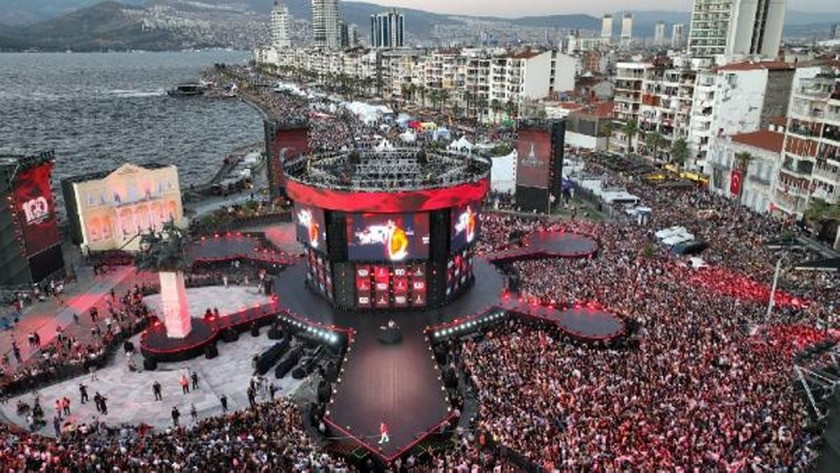 Tarkan'ın İzmir'deki muhteşem konseri dünya tarihine geçti!