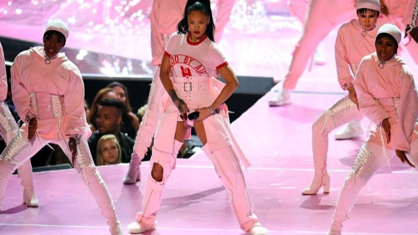2023 Super Bowl'un devre arası şovunda Rihanna sahne alacak