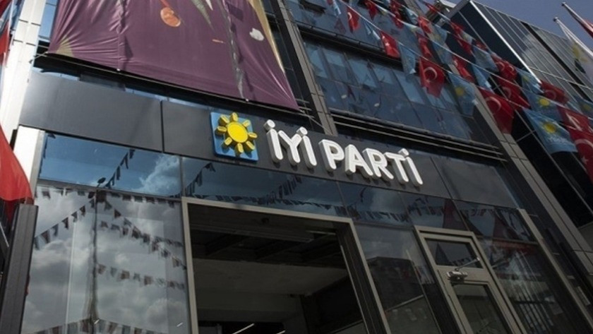 İYİ Parti'de istifa depremi! İstifa eden isimler MHP'ye katıldı