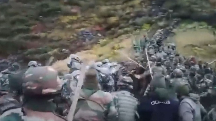 Sikkim yine karıştı! Çin ordusu ve Hintliler taşlı sopalı kavga etti..
