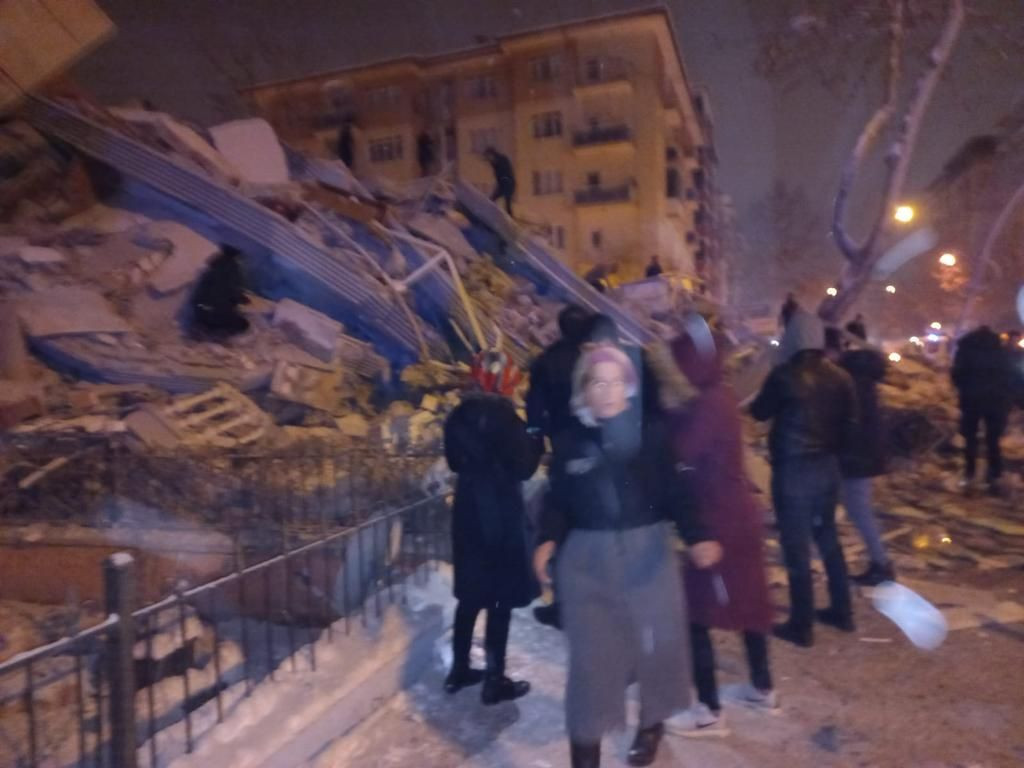 Kahramanmaraş'ta 7.4 şiddetinde deprem oldu! Çok sayıda bina yıkıldı! İlk görüntüler - Sayfa 4