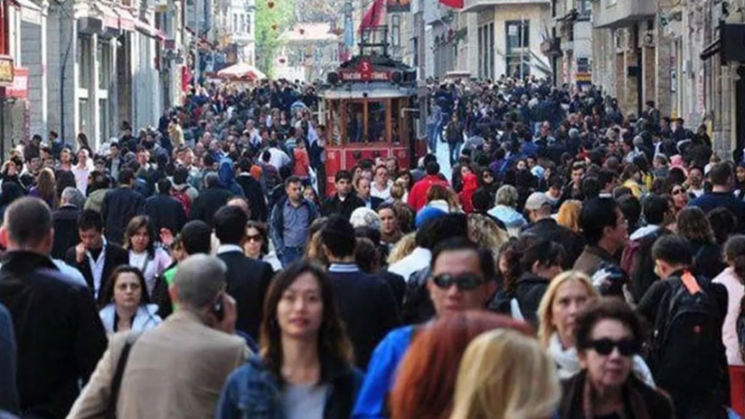 Türkiye'de ortalama yaşam süresi belli oldu: Kadınlar 5 yıl daha fazla yaşıyor