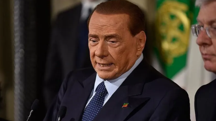 Eski İtalya Başbakanı Silvio Berlusconi hayatını kaybetti!