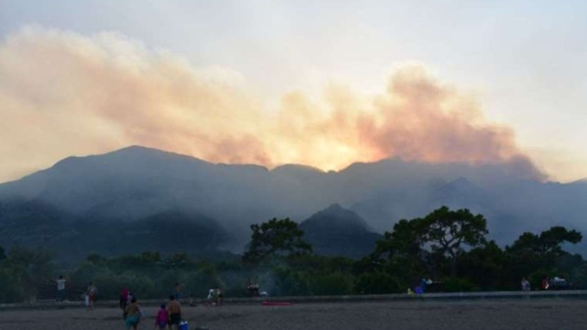 Antalya, Kemer ilçesindeki orman yangını dördüncü gününde devam ediyor