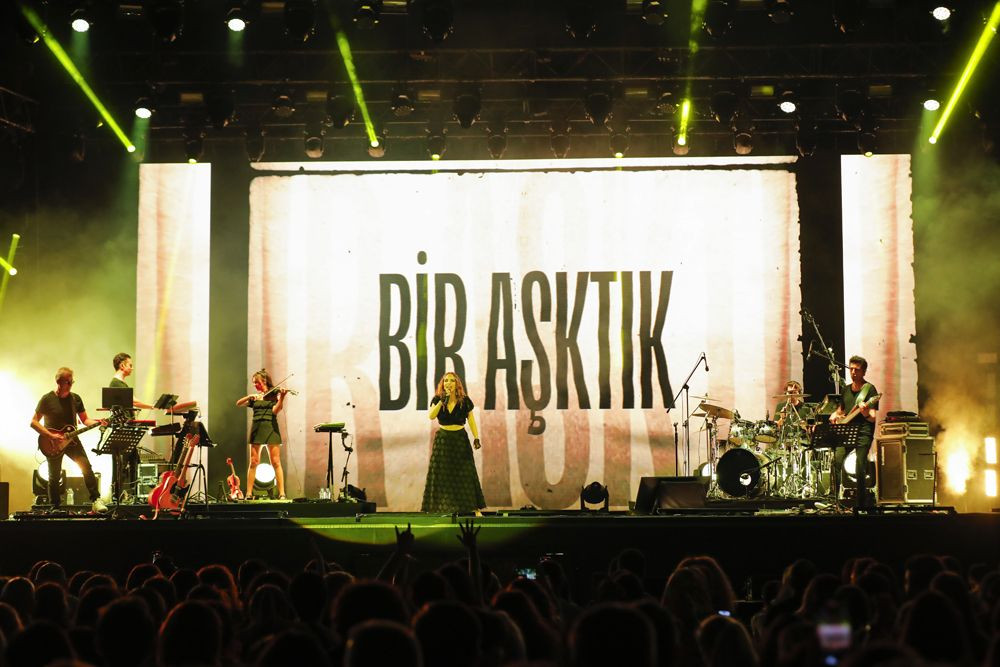 Sertab Erener Turkcell Vadi sahnesinde verdiği konserle tüm dinleyicileri büyüledi  - Sayfa 1
