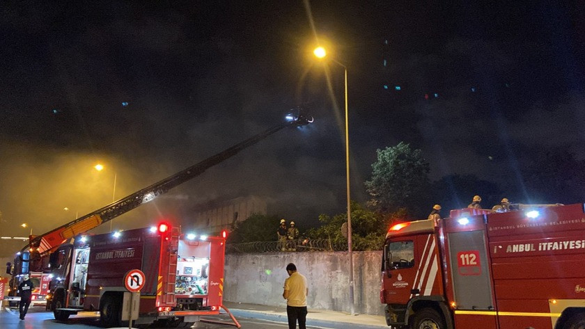 İstanbul'da Alevler geceyi aydınlattı