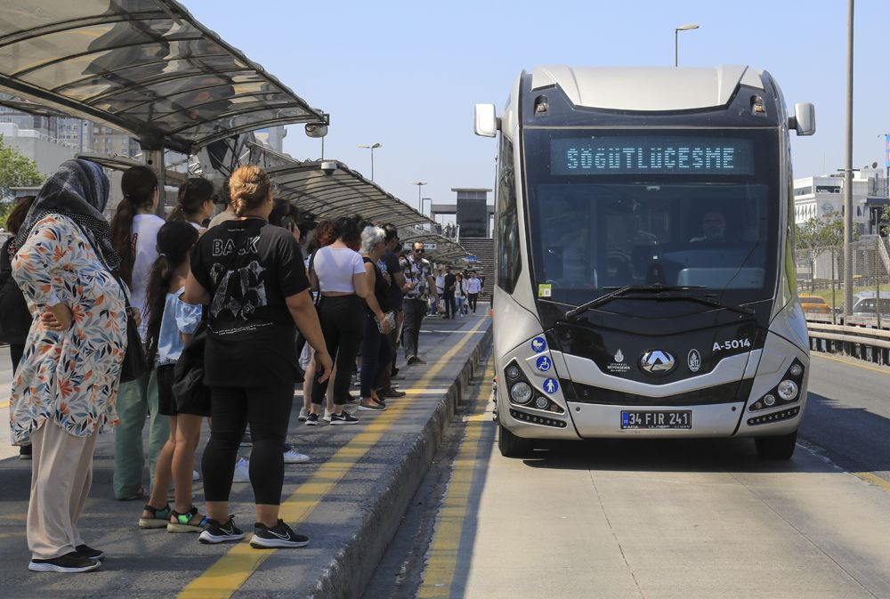 İstanbul Büyükşehir Belediyesi İETT yeni metrobüsleri sefere başladı! - Sayfa 3