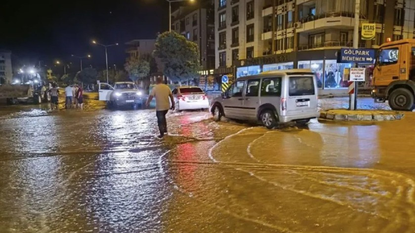 İzmir su altında! Ancak yağış değil nedeni!