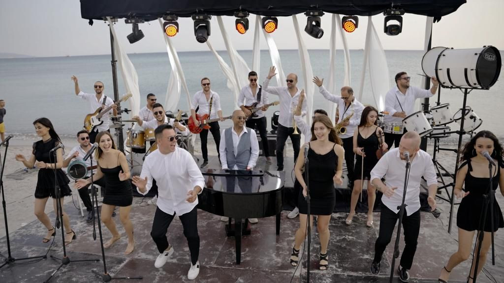İzmir Büyükşehir Belediyesi'nden Ücretsiz Çim Konserleri! - Sayfa 1