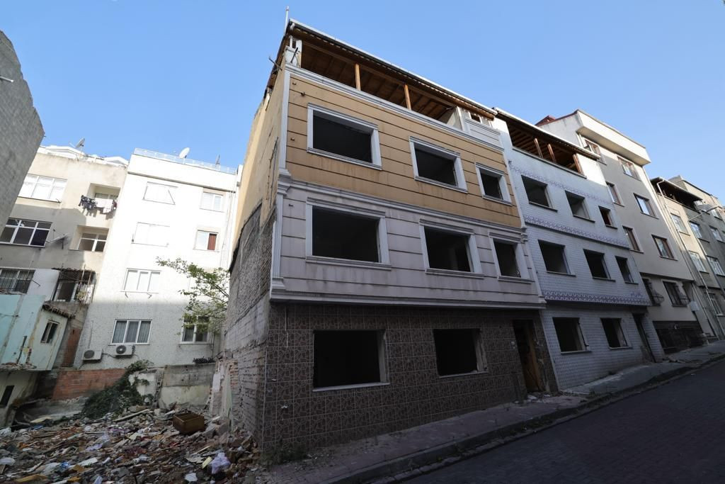 İBB, Bayrampaşa'da yüksek riskli binaları dönüşümü için yıkımlara başladı - Sayfa 3