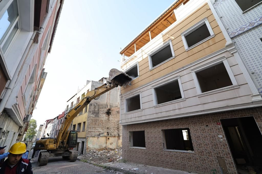 İBB, Bayrampaşa'da yüksek riskli binaları dönüşümü için yıkımlara başladı - Sayfa 4