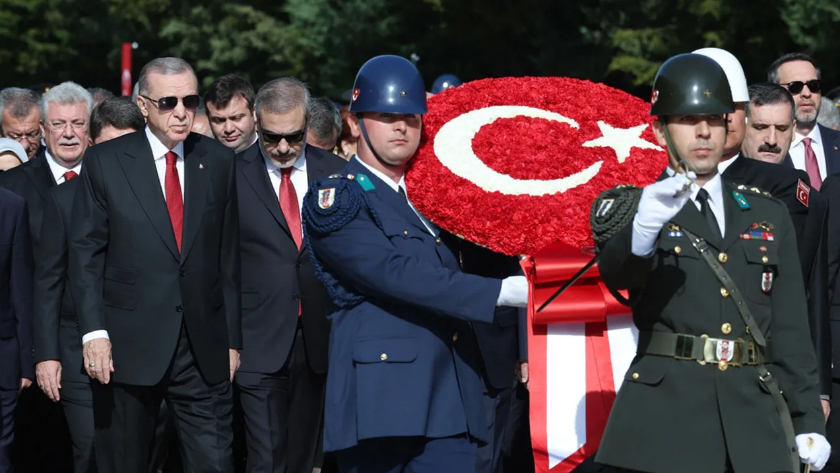 Cumhurbaşkanı Erdoğan ve üst düzey yetkilileri Anıtkabir'de!