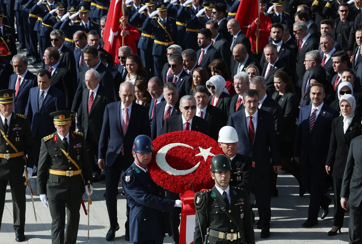 Cumhurbaşkanı Erdoğan ve üst düzey yetkilileri Anıtkabir'de! - Sayfa 1