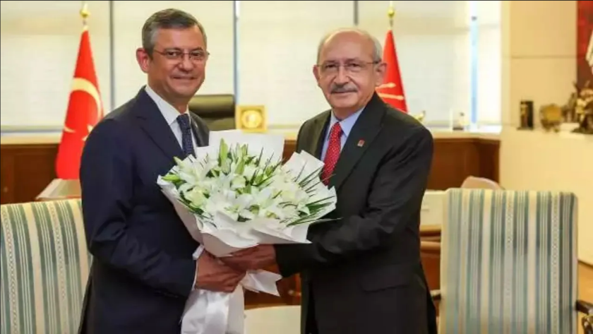 Kemal Kılıçdaroğlu makamını Özgür Özel'e devretti
