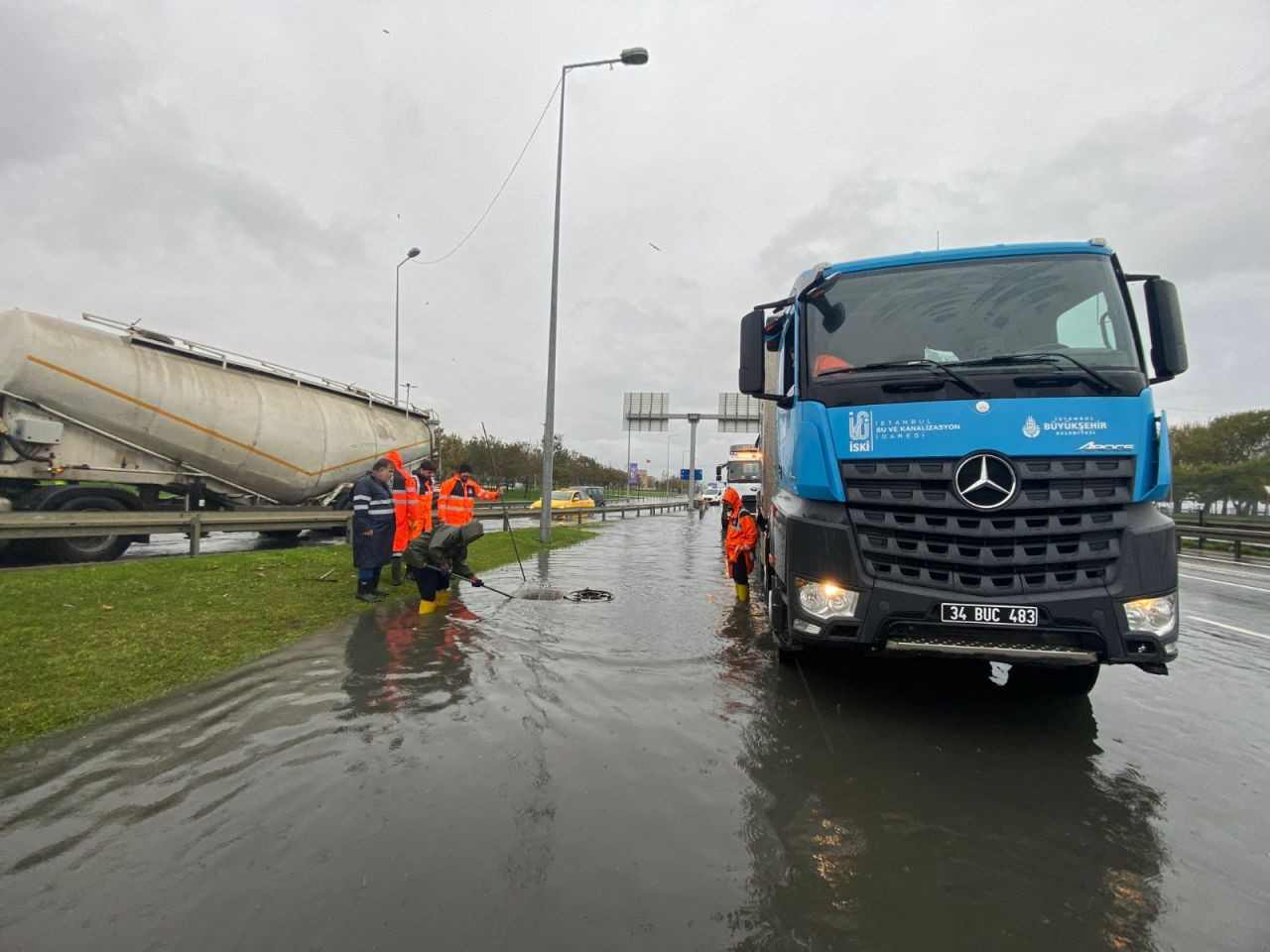İstanbul’da etkili olan yağış için İBB ekipleri 5.045 personel, 2.104 araç ile alarm durumunda - Sayfa 1