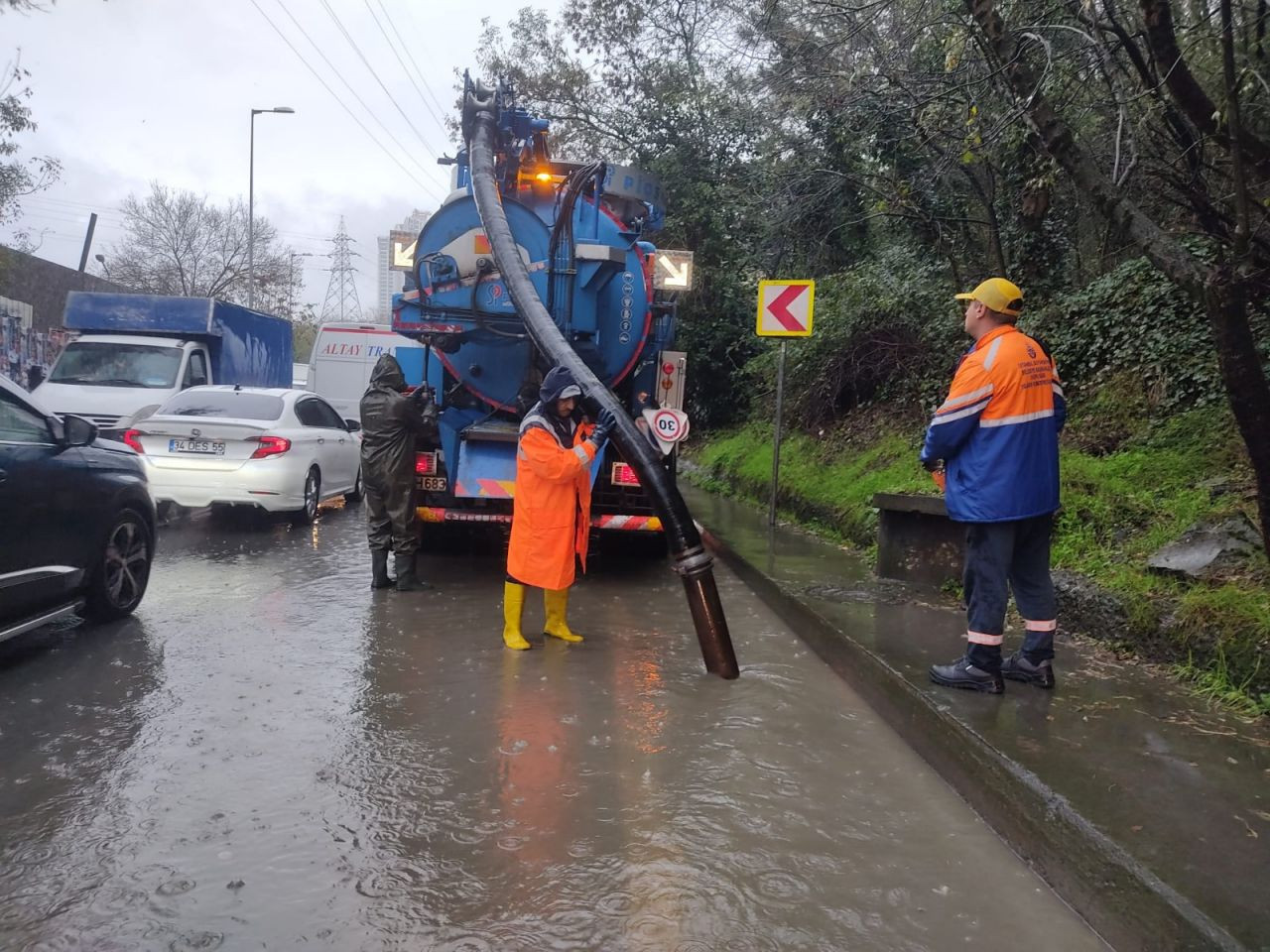 İstanbul’da etkili olan yağış için İBB ekipleri 5.045 personel, 2.104 araç ile alarm durumunda - Sayfa 2