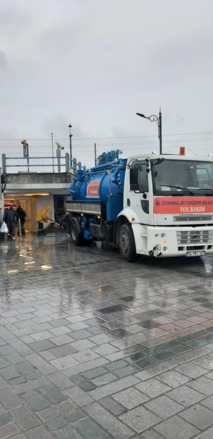 İstanbul’da etkili olan yağış için İBB ekipleri 5.045 personel, 2.104 araç ile alarm durumunda - Sayfa 4