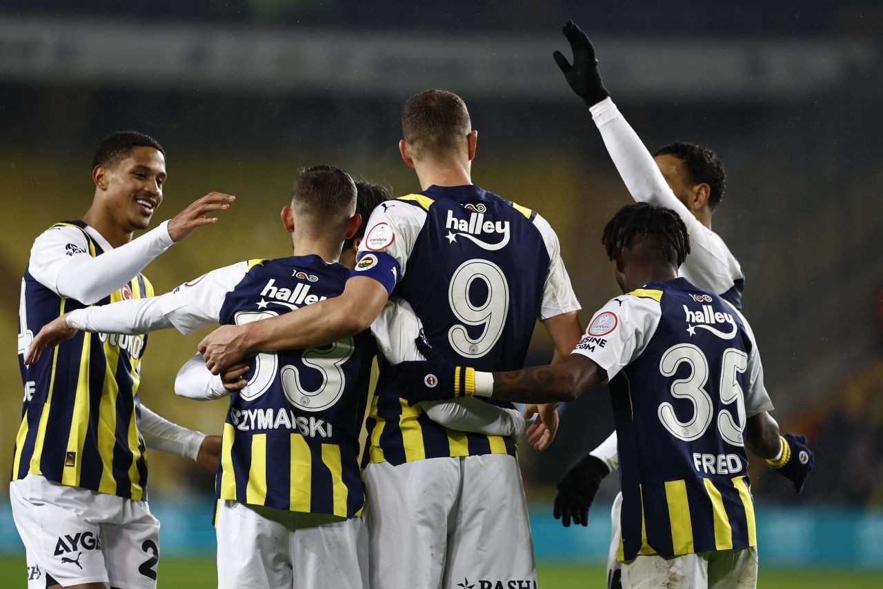 Fenerbahçe gol oldu yağdı! Fenerbahçe Tümosan Konyaspor Maçı Geniş Özeti ve Golleri - Sayfa 4