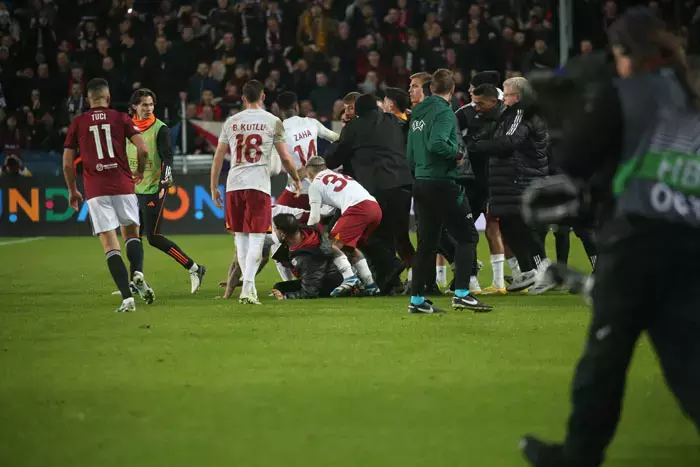 Sparta Prag Galatasaray maçının sonunda kavga çıktı! - Sayfa 4