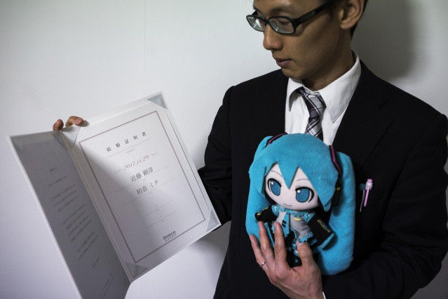 17 bin dolarlık düğün: Japon adam hologramla evlendi! - Sayfa 4