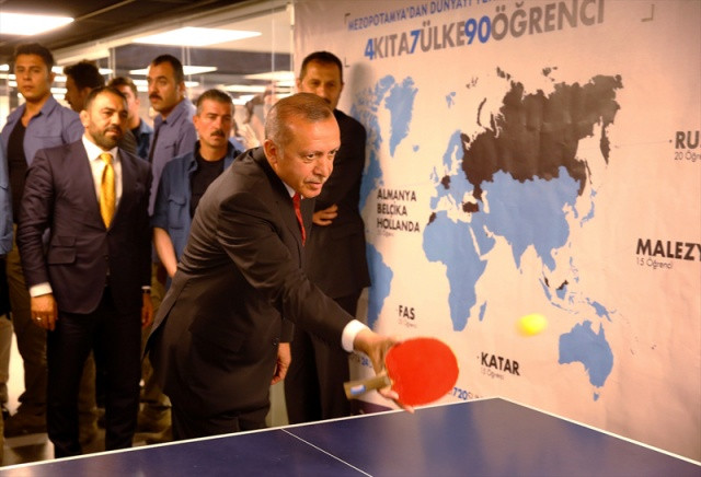 Erdoğan çay davetini kırmadı masa tenisi oynadı - Sayfa 3