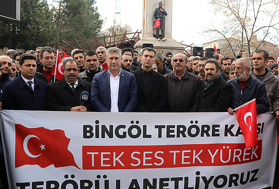 İstanbul'daki terör saldırısına meydanlardan tepki - Sayfa 4