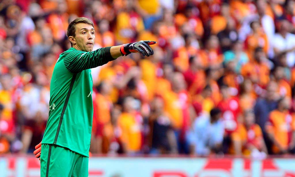 Muslera sosyal medyayı salladı - Sayfa 1