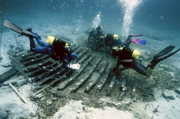 Su altı şehirlerinin keşfi tarih değiştirecek bulguların ortaya çıkmasını sağlıyor. Heracleion antik kenti yüzyıllar sonra bir su altı arkeoloğu tarafından keşfedildi... - Sayfa 3