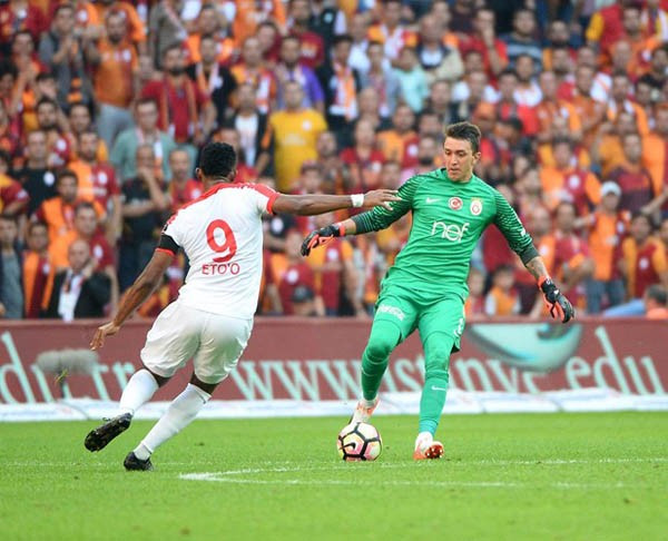 Muslera Eto'o'yu dünyaya rezil etti - Sayfa 2