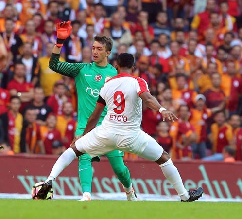 Muslera Eto'o'yu dünyaya rezil etti - Sayfa 4