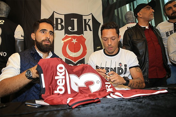 Vodafone Arena'da Adriano fırtınası esti - Sayfa 4