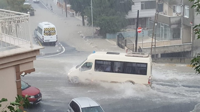 Son dakika! İstanbul'da kuvvetli yağış hayatı felç etti! - Sayfa 4