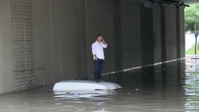 Sağanak yağmur İstanbul'u teslim aldı! Hadımköy'de araçlar alt geçitte mahsur kaldı! - Sayfa 2