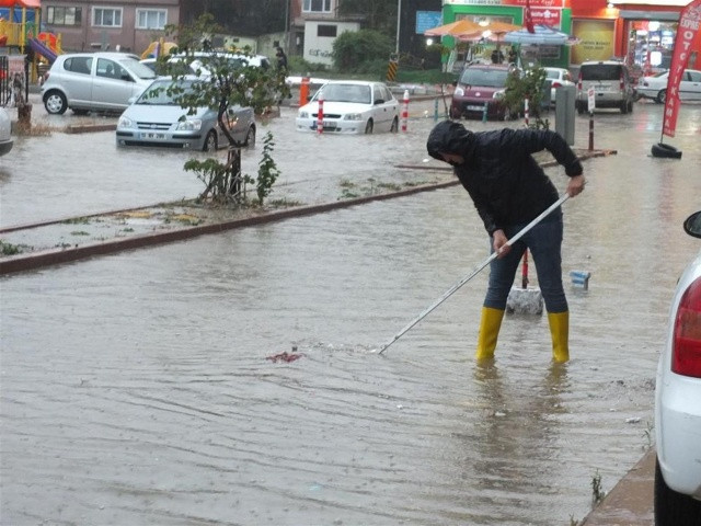 Bandırma’da sel felaketi! Şiddetli yağmur Bandırma'da hayatı felç etti! - Sayfa 4