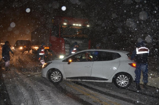 Birçok bölgede yılın ilk karı düştü! Antalya-Konya Karayolu trafiğe kapandı! - Sayfa 4